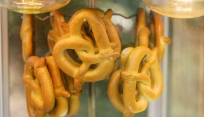 Pretzel display cart rental